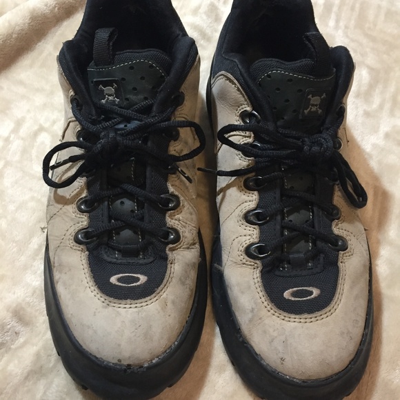 oakley hiking shoes